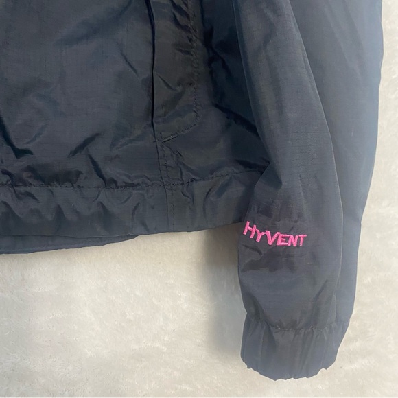 THE NORTH FACE Hooded Hyvent Lightweight Breast Cancer Awareness Resolve Jacket - Picture 4 of 14